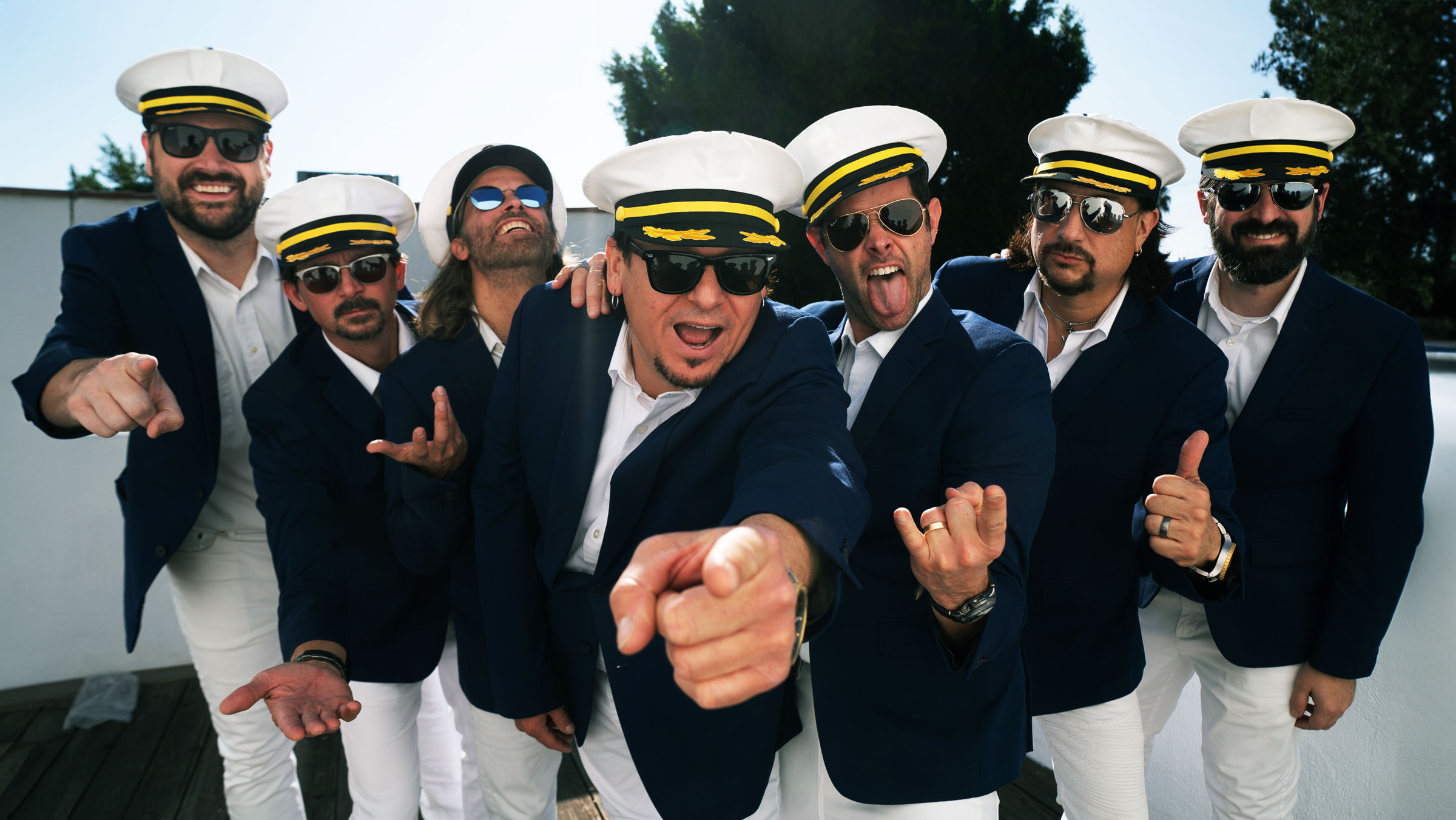 Yachtley Crew live